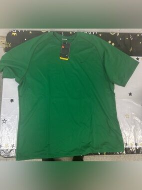 Nike Men’s Sphere Green Dri-FIT Crew Neck Performance Shirt